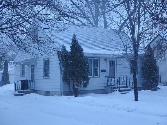 3rd image of 121 32nd Ave N