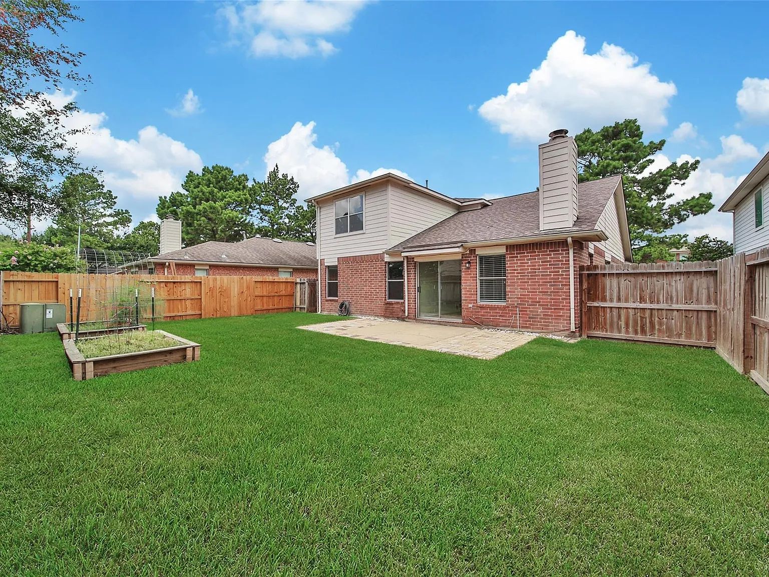 4 bed, 2.5 bath, 2046 sqft, $2,200 — Photo 4
