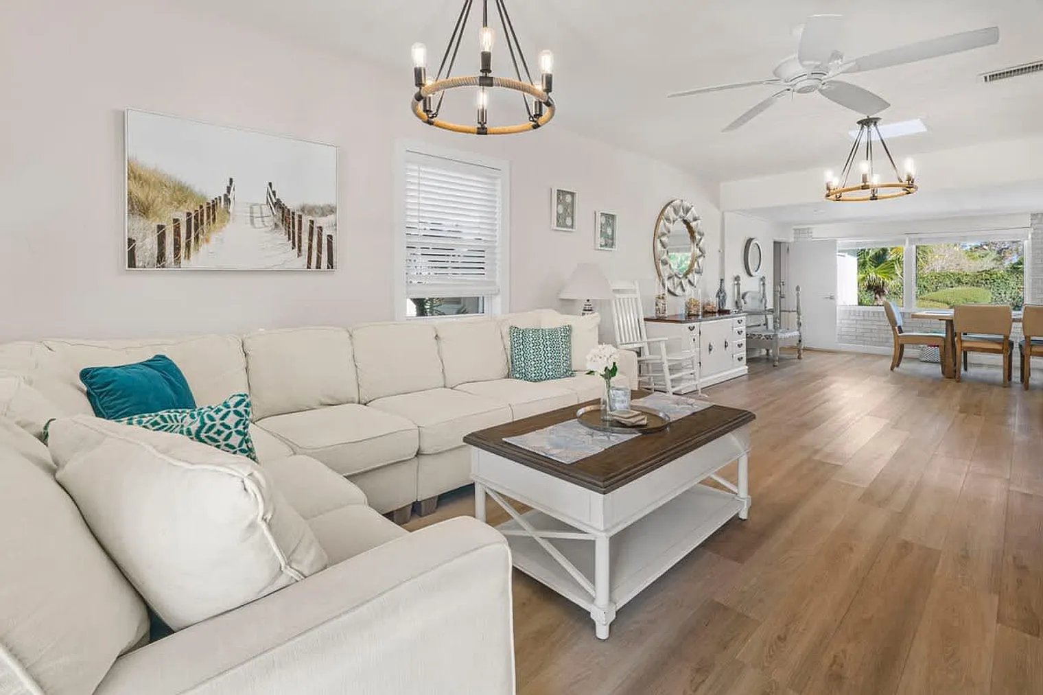 4 bed, 2.0 bath, 2647 sqft, $9,150 — Photo 4