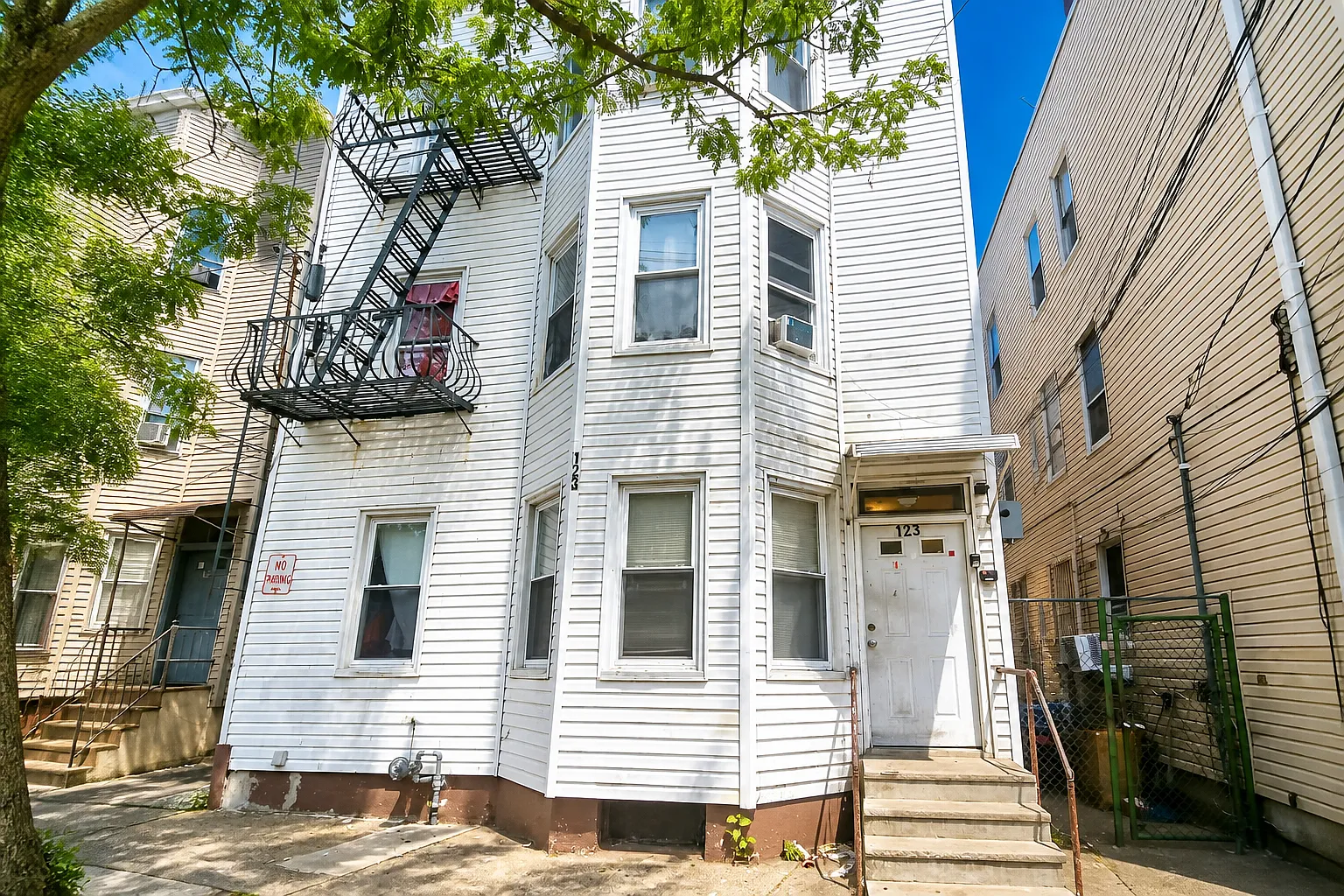 3 bed, $2,450 — Photo 1