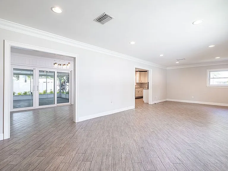 4200 W Beachway Dr — Photo 4