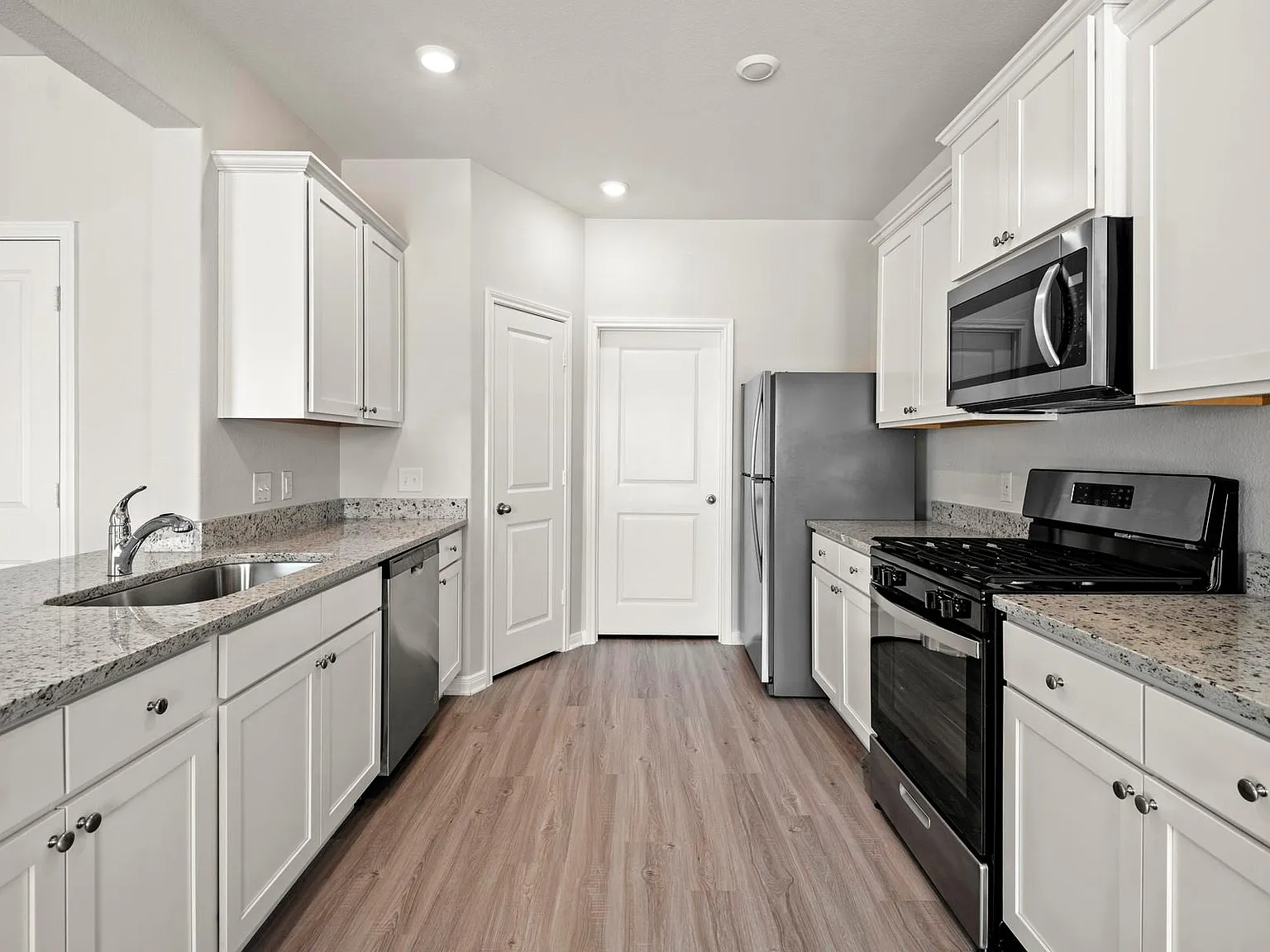 4 bed, 2.5 bath, 2175 sqft, $2,290 — Photo 3