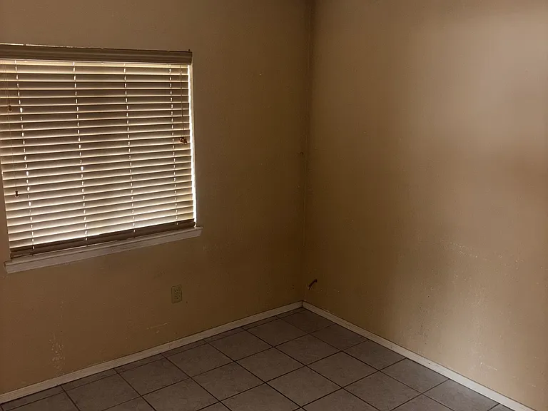 524 Myra St — Photo 11