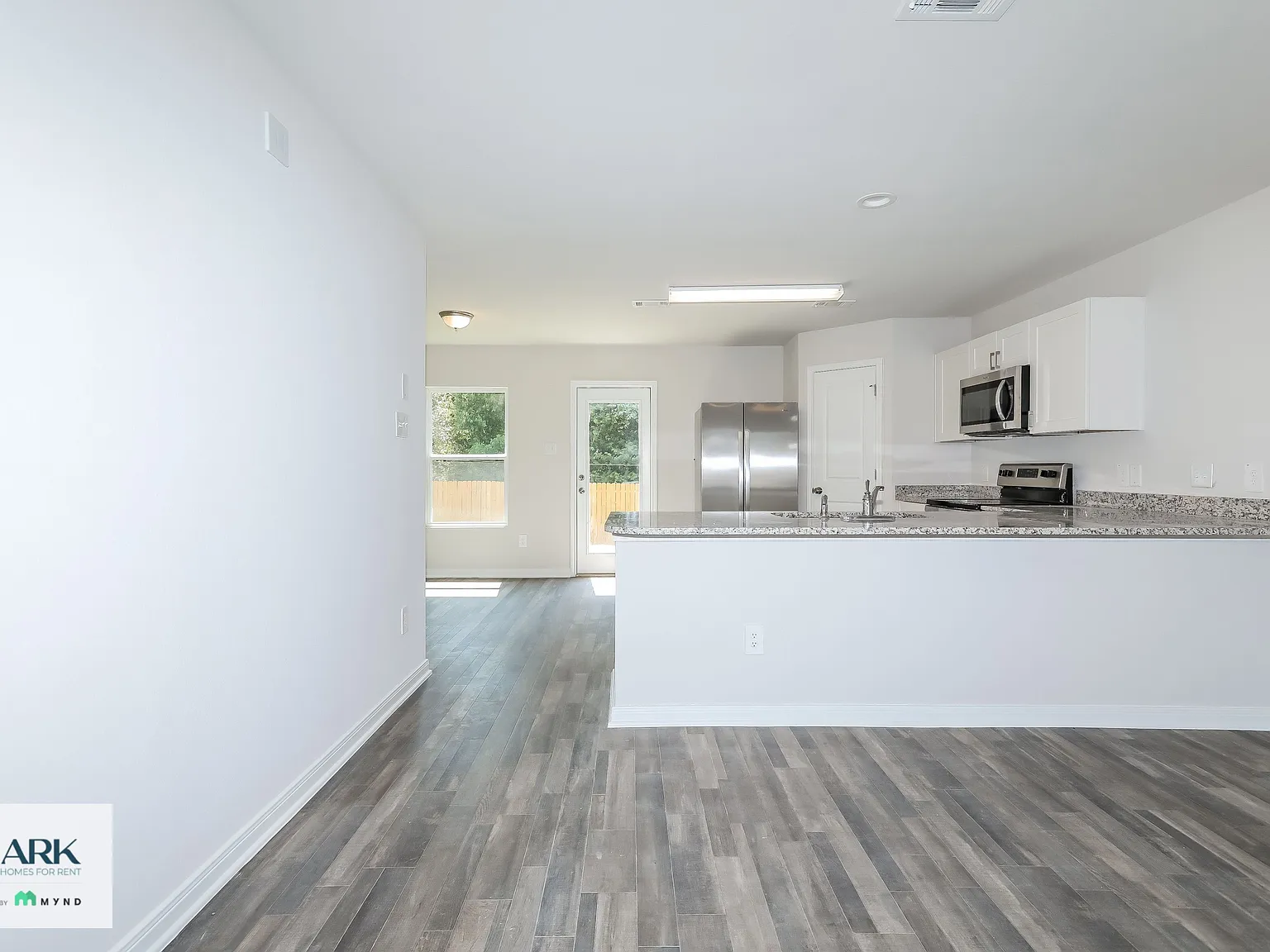 4 bed, 3.0 bath, 1811 sqft, $1,899 — Photo 3