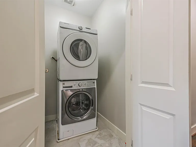 2422 Hadley St — Photo 38