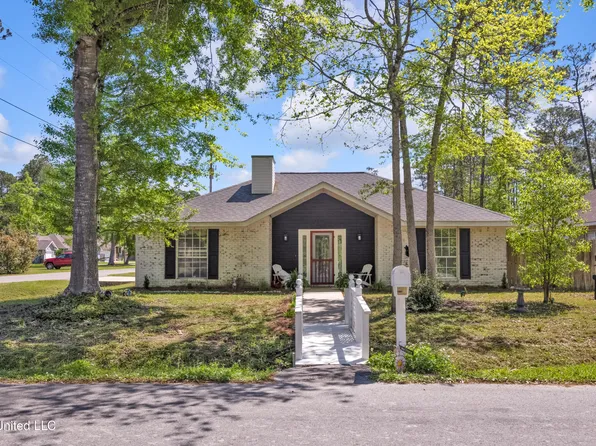 8316 Amoka Dr, Diamondhead, MS 39525