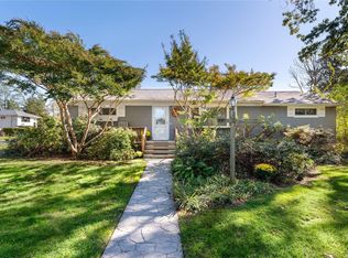 49 Commonwealth Ave, Lake Grove, NY 11755