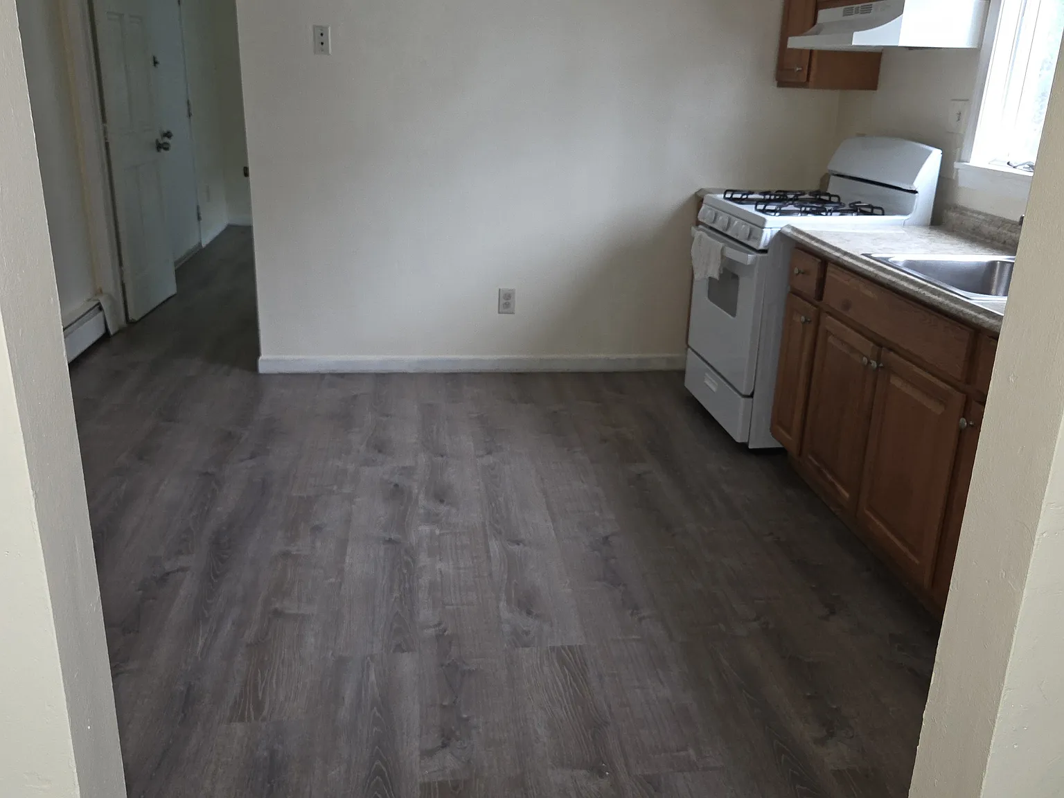 3 bed, 1000 sqft, $2,700 — Photo 3