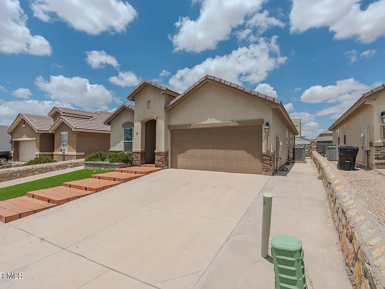 12485 Knightsbridge Dr — Photo 1