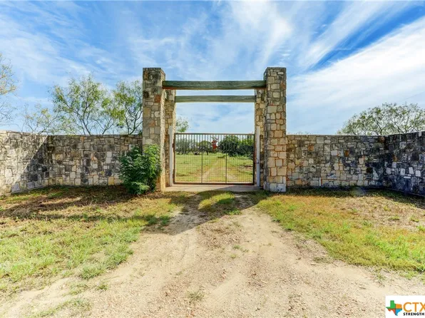 1832 Chalk Rd, Harwood, TX 78632