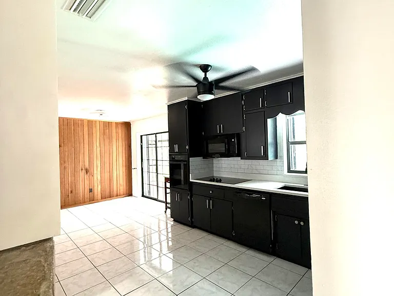 4221 Rose Ln NE — Photo 12