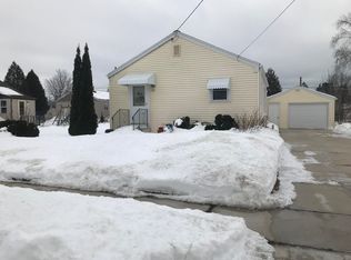 925 S 39th St, Manitowoc, WI 54220