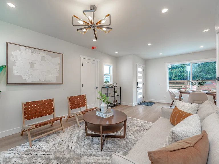 8629 Guthrie Ave — Photo 5