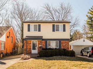 2023 Hampton Rd, Grosse Pointe Woods, MI 48236