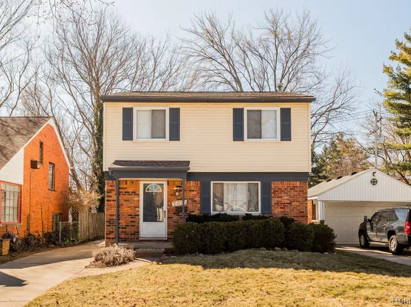 2023 Hampton Rd, Grosse Pointe Woods, MI 48236