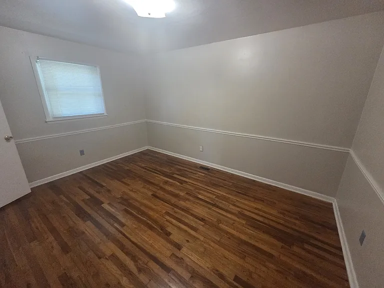 607 Owens St — Photo 5