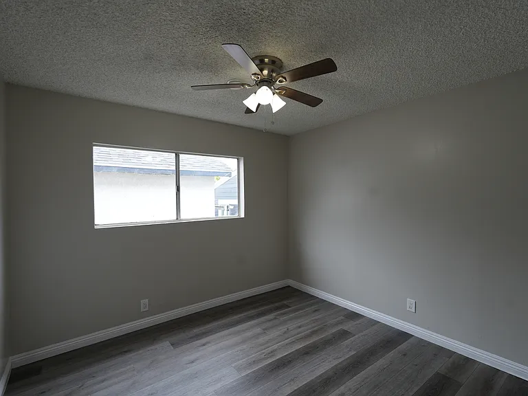 457 W Sepulveda St — Photo 24
