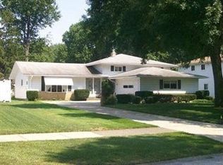 5901 Park Ridge Dr, North Olmsted, OH