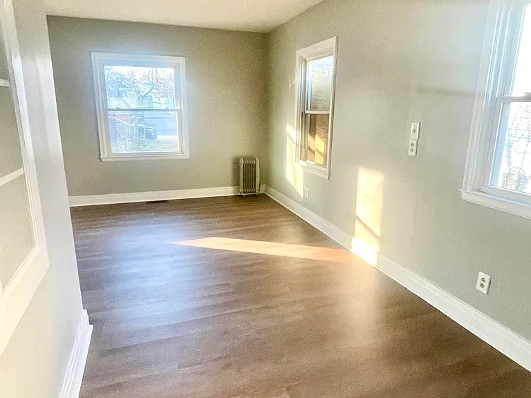 120 Clyde St — Photo 10