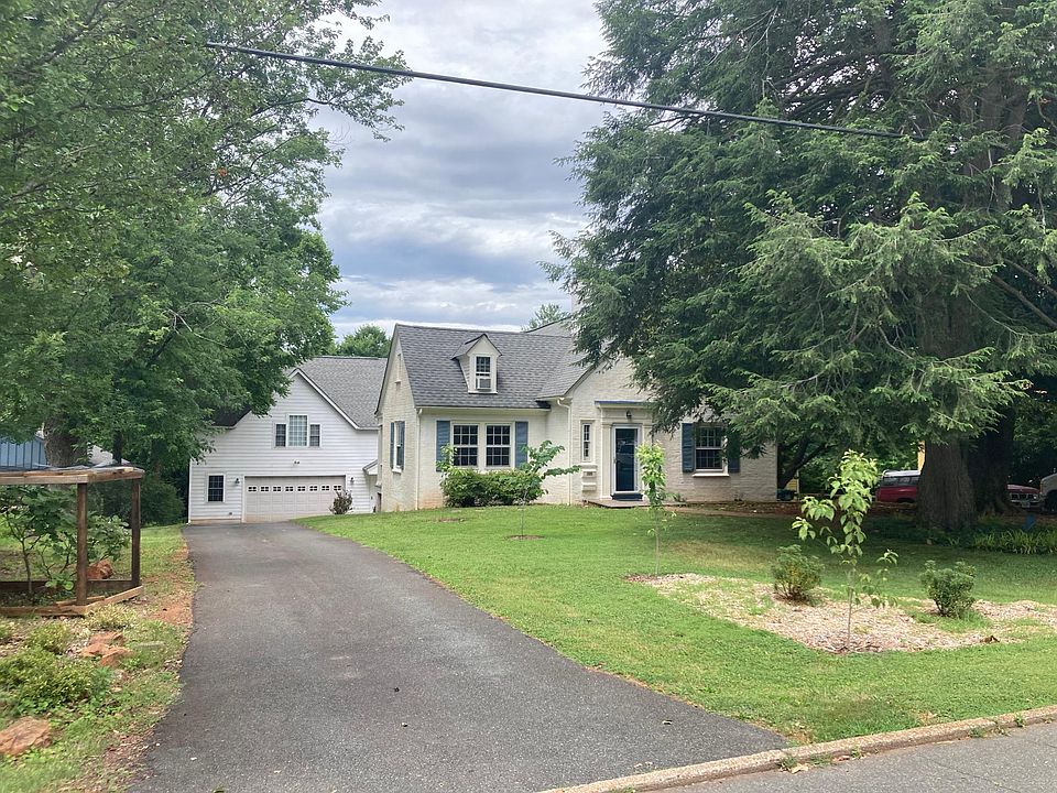 Street view with carriage house at end of driveway