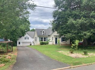 1039 Locust Ave #B, Charlottesville, VA 22901