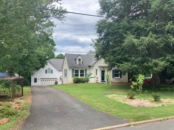 1039 Locust Ave #B, Charlottesville, VA 22901