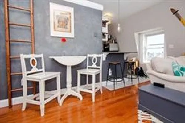2 bed, 561 sqft, $3,800 — Photo 1