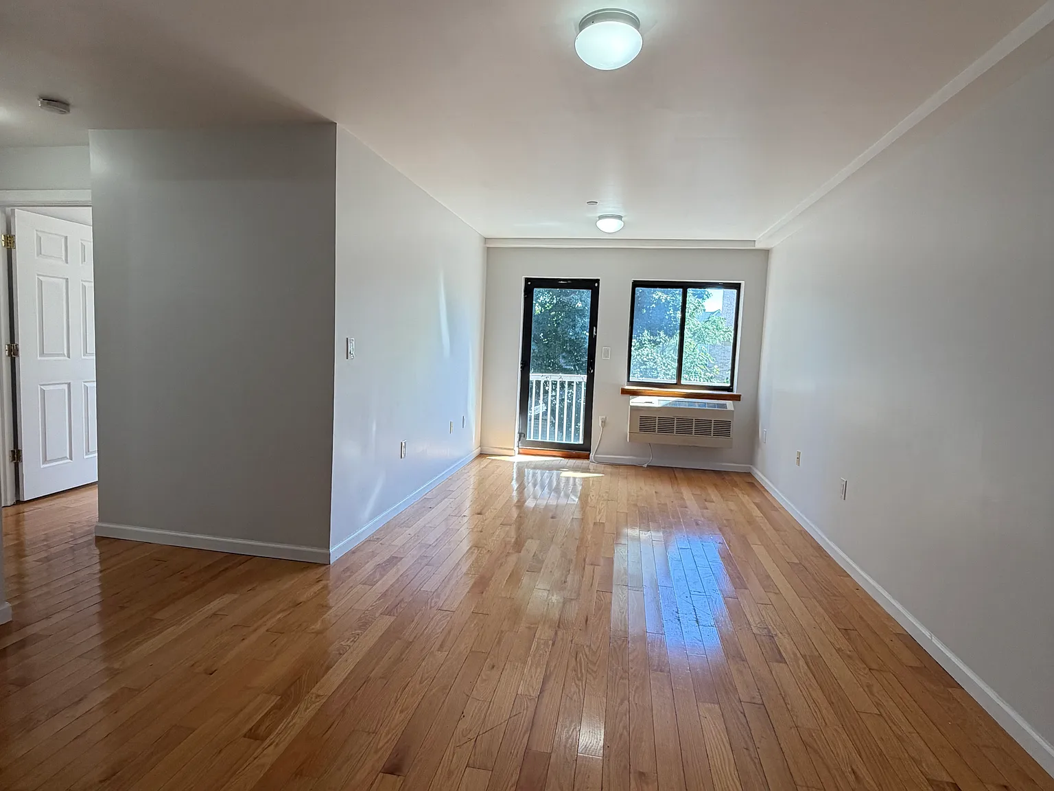 2 bed, 754 sqft, $2,800 — Photo 3