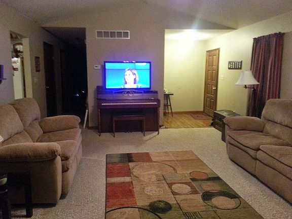 Living Room ~ 15 1/2' X 22'