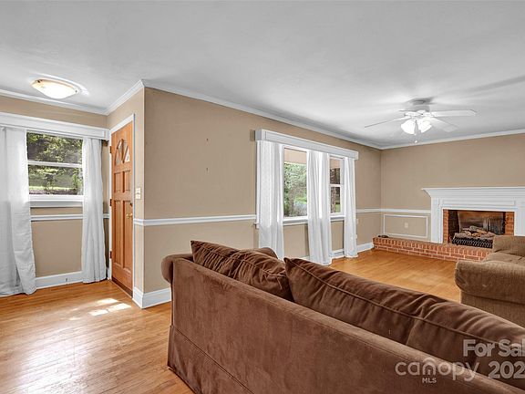 4th image of 619 Oakdale Dr