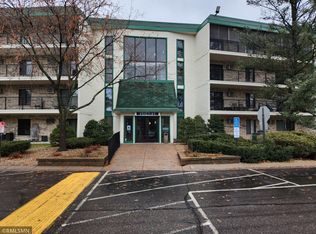 10401 Cedar Lake Rd UNIT 520, Minnetonka, MN 55305