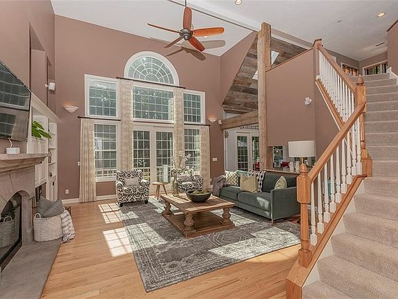 3rd image of 8135 Wisteria Dr