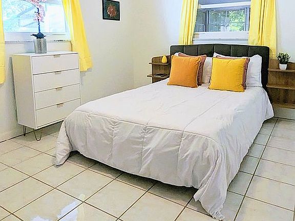 2nd image of 2721 Wisteria Pl