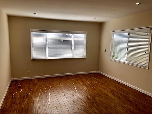 3rd image of 4117 Crest Dr