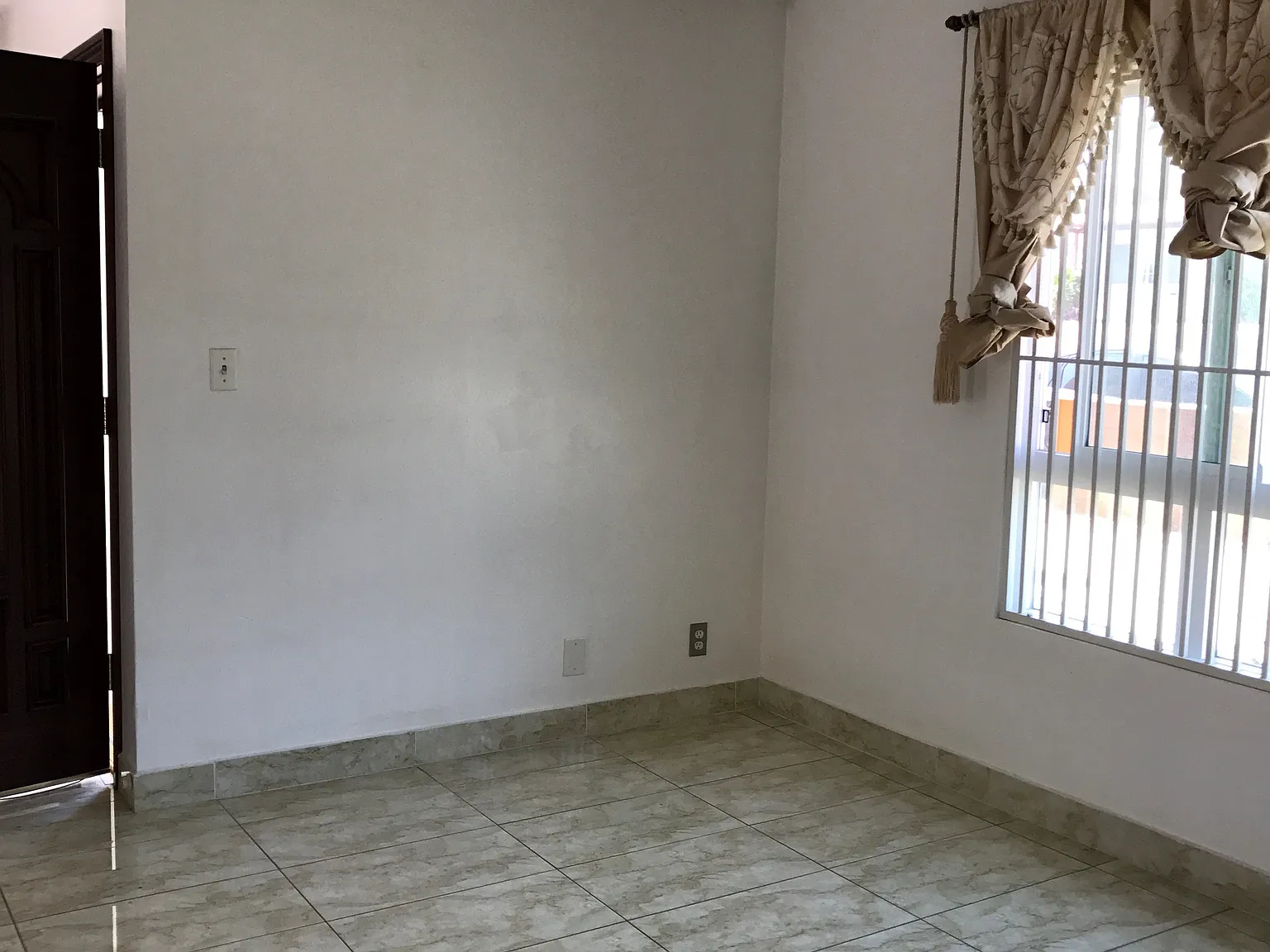 4 bed, 1800 sqft, $4,100 — Photo 3