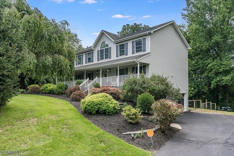 1st image of 13 Millpond Dr
