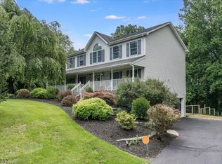 13 Millpond Dr, Lafayette, NJ 07848