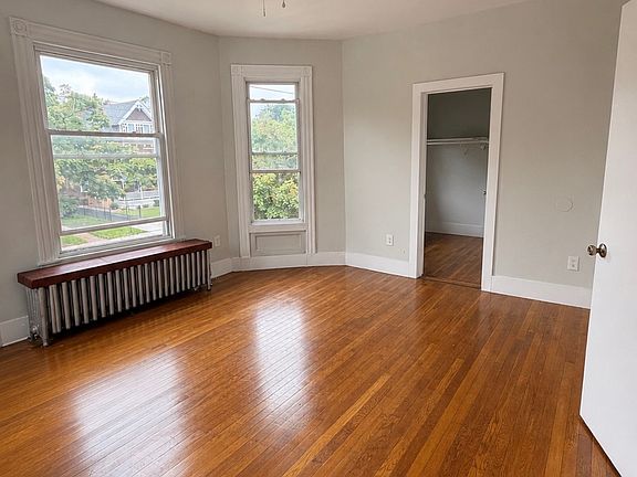 5th image of 461 Howard Ave #2