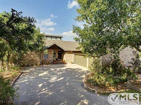 1st image of 239 Oak Hill Dr