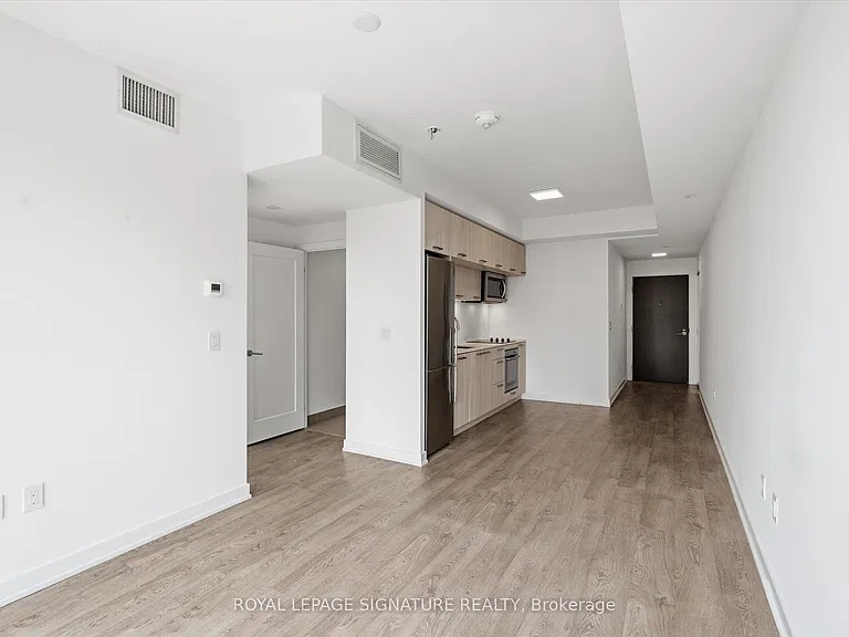50 McCaul St #917 — Photo 10