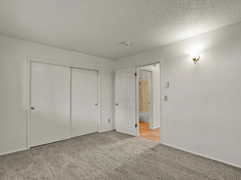 Barbur Place SE Portland — Photo 18