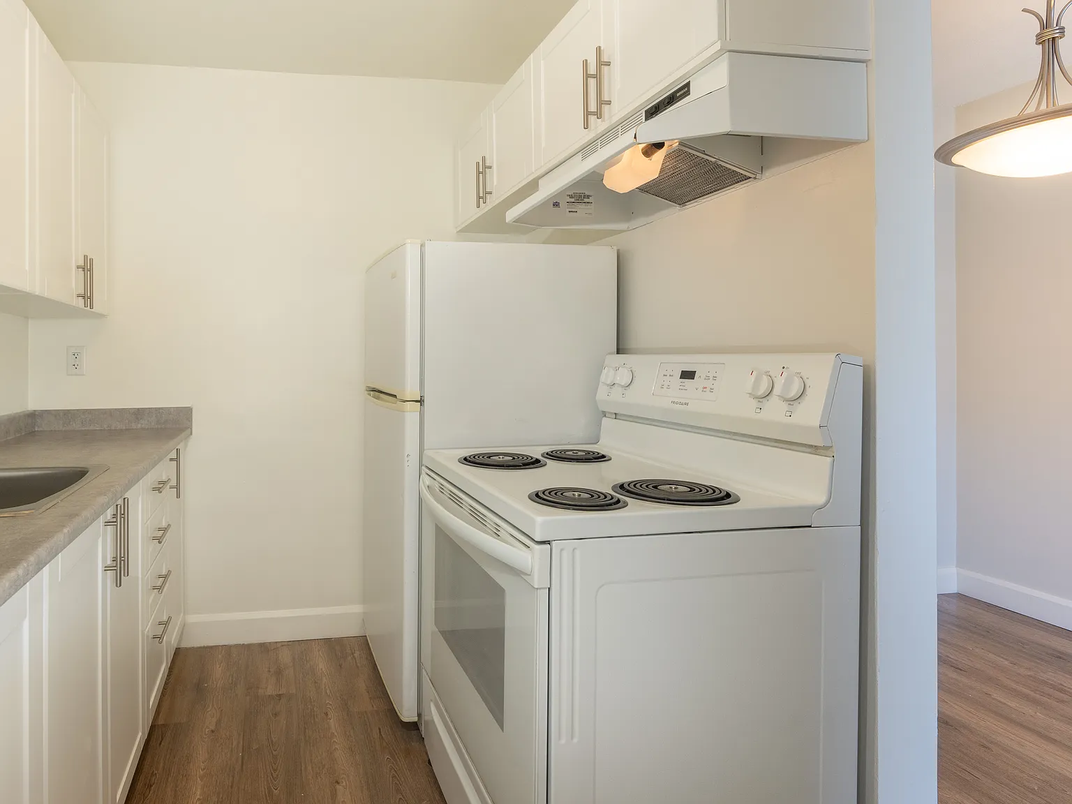 Kingsway Apartments — Photo 1