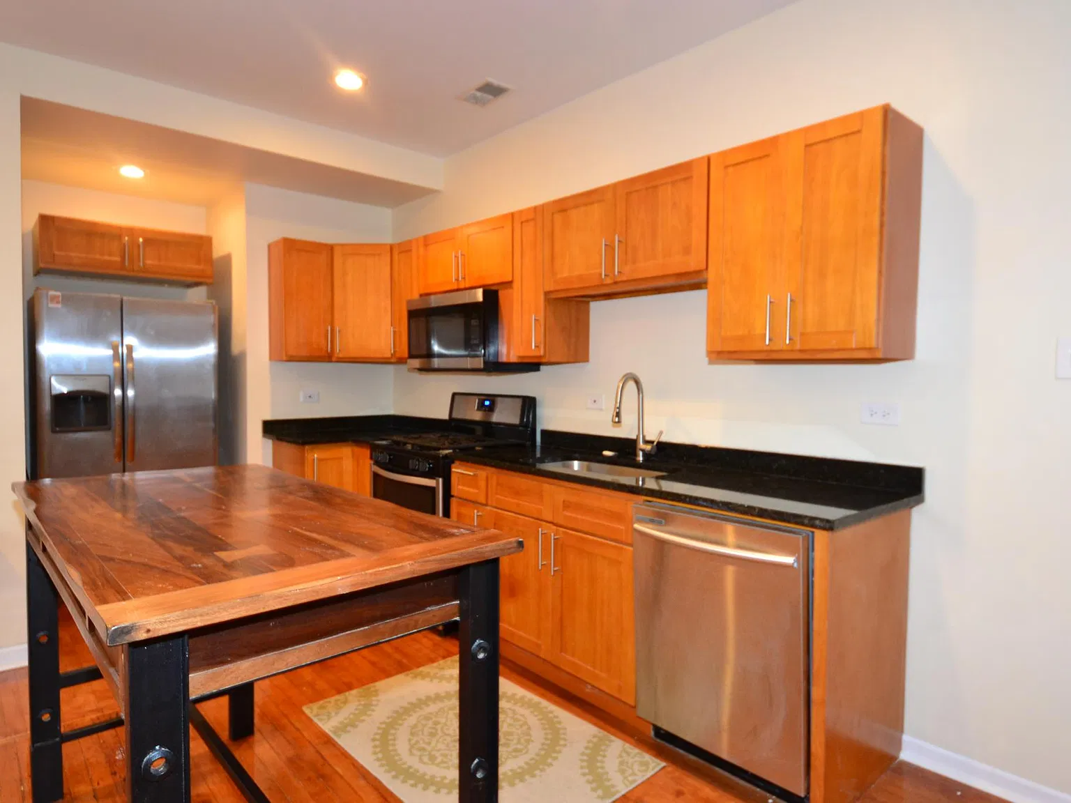 3 bed, 1300 sqft, $1,680 — Photo 4
