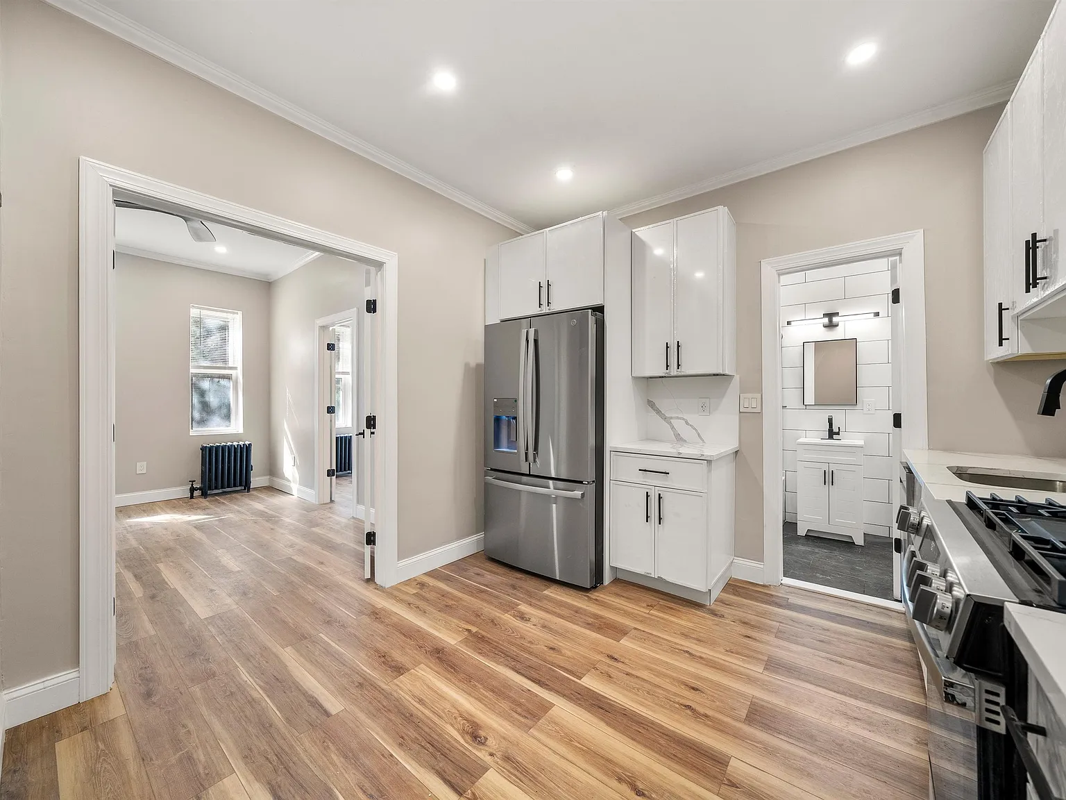1 bed, 1.0 bath, $2,150 — Photo 2