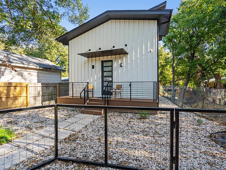 1100 Romeria Dr — Photo 17