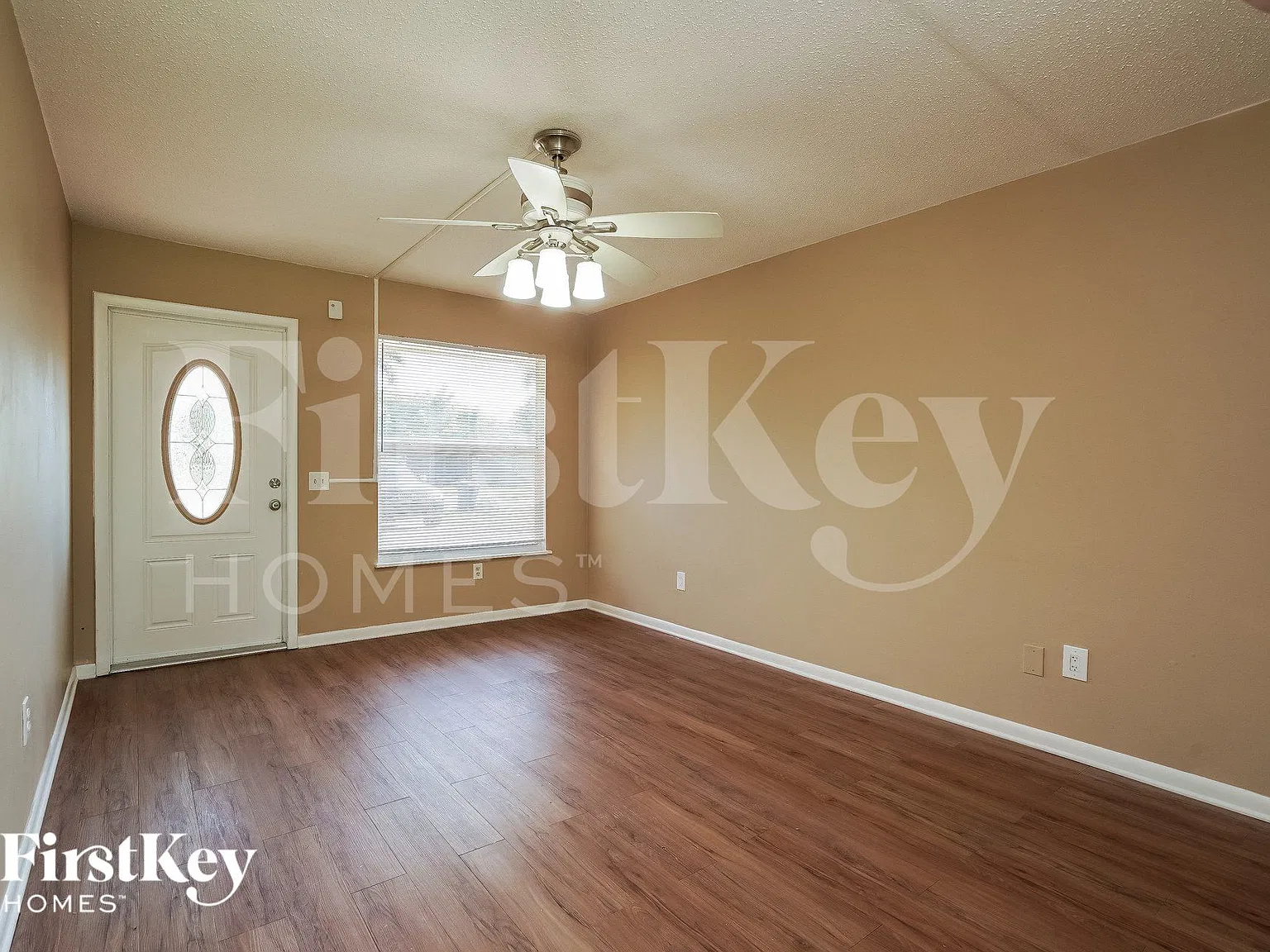 3 bed, 1.0 bath, 816 sqft, $1,460 — Photo 4