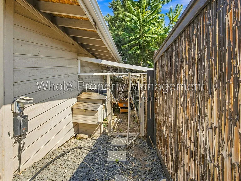 2300 S Newton St — Photo 31