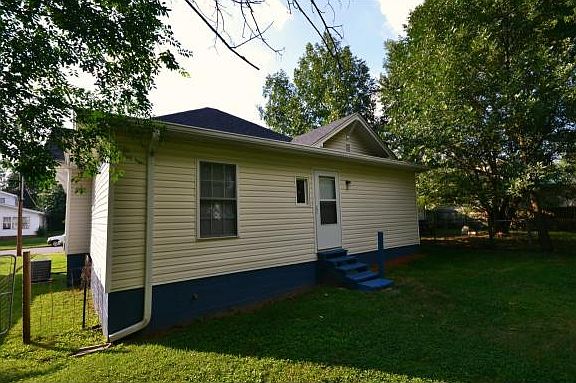 3rd image of 905 Tremont Ave