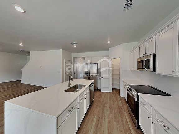 3rd image of 945 Carnelian Ln