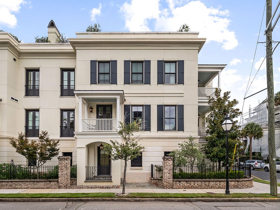 1st image of 31 Smith St #201